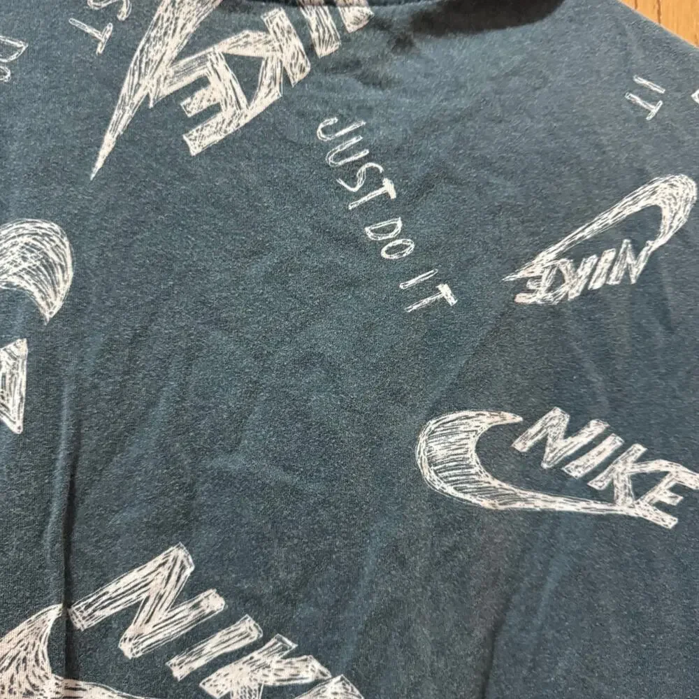 Nike tee men’s shirt size small